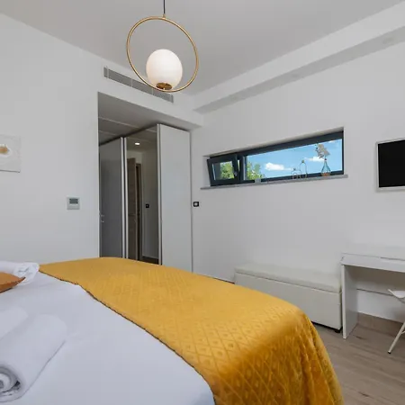 Luxury Callista Near Labin With Kids Playground, Fitness And Heated Pool Villa *