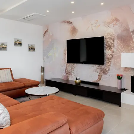 Luxury Callista Near Labin With Kids Playground, Fitness And Heated Pool Villa *