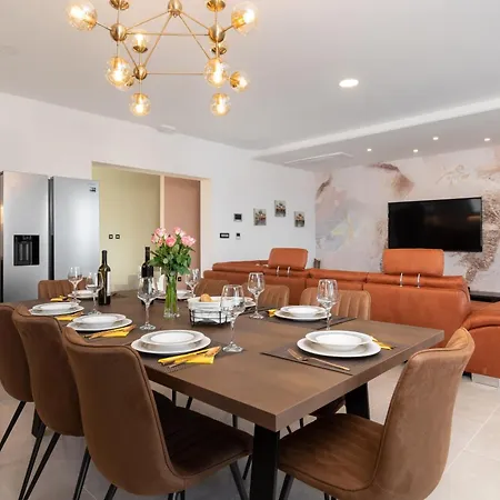 Vila Callista Near Labin For 10 Persons With Kids Playground, Fitness And Heated Pool Ruzici (Sveta Nedelja)