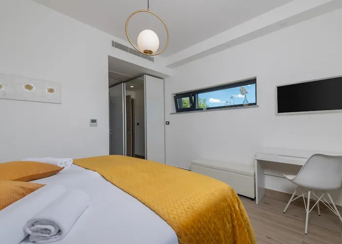 Callista Near Labin For 10 Persons With Kids Playground, Fitness And Heated Pool Villa *